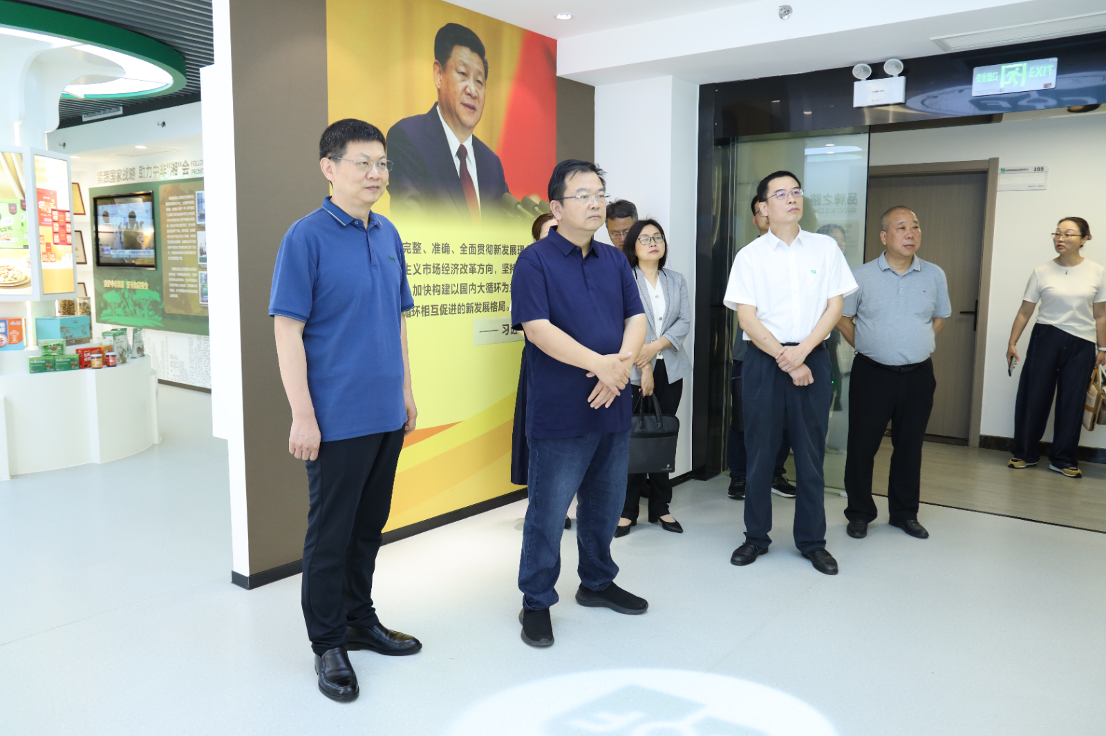 湖南省國(guó)資委黨委委員、副主任馮傳良一行調(diào)研湖南農(nóng)業(yè)集團(tuán)